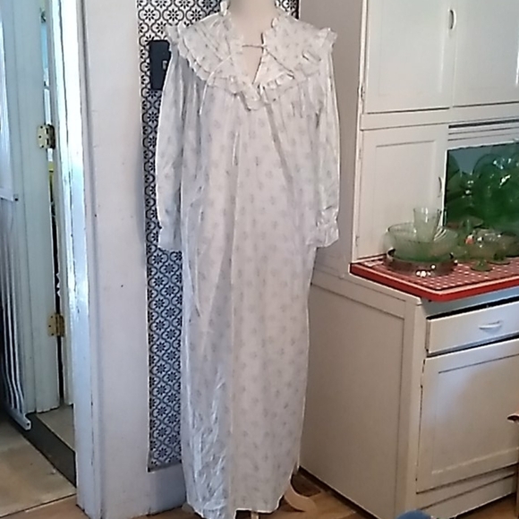 Vintage grandma 👵 granny gown medium deadstock - Picture 1 of 4